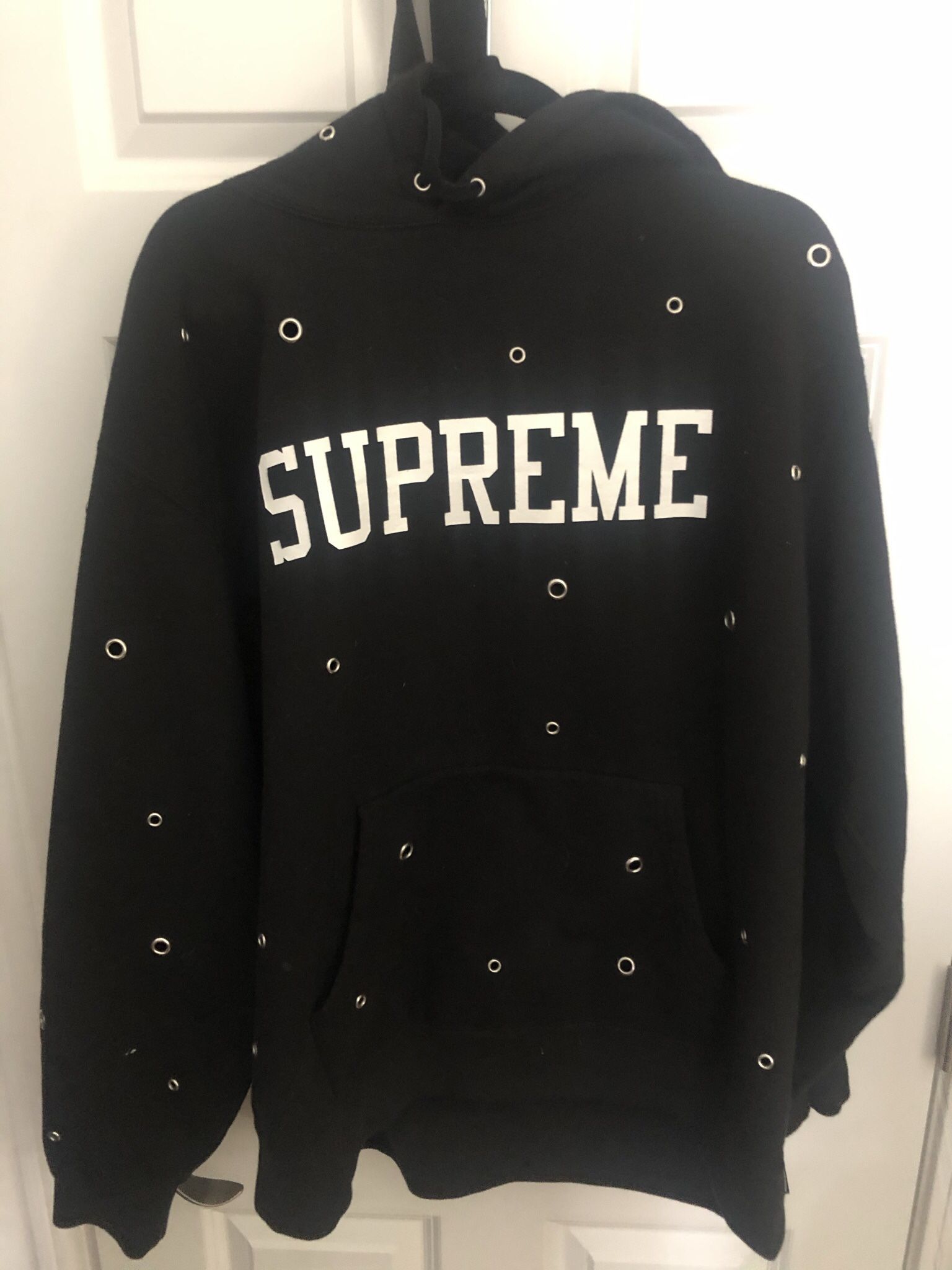 Supreme Sweatshirt 