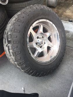 Jeep Wrangler Rubicon gladiator rims and tires 
5 pcs $300