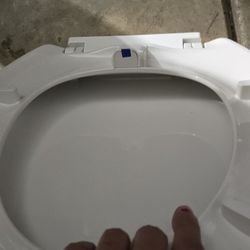 Like New Bidet Toilet Seat 