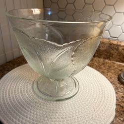 Indiana Glass Vintage Pebble Leaf Punch Design Bowl - 9" inch