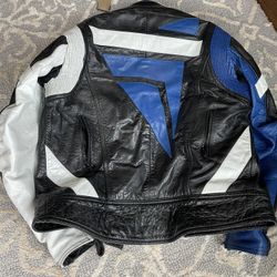 Rarely used Top gear all leather bike jacket for sale.. size 44, it is in good condition, no scratches or scars