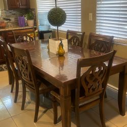 Comedor  6 Sillas $600 OBO