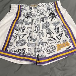 Men’s Los Angeles Lakers Mitchell & Ness White Swingman Shorts - Size Medium
