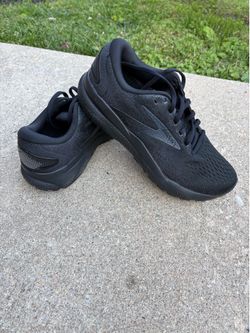 Women’s running/walking shoes. Practically new. Worn no more than 5 times. Perfect condition.