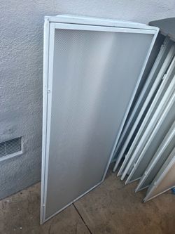 4ft x 2ft x 3 1/2 depth Industrial fluorescent lighting x20 (like 🆕 condition) OBO 👍