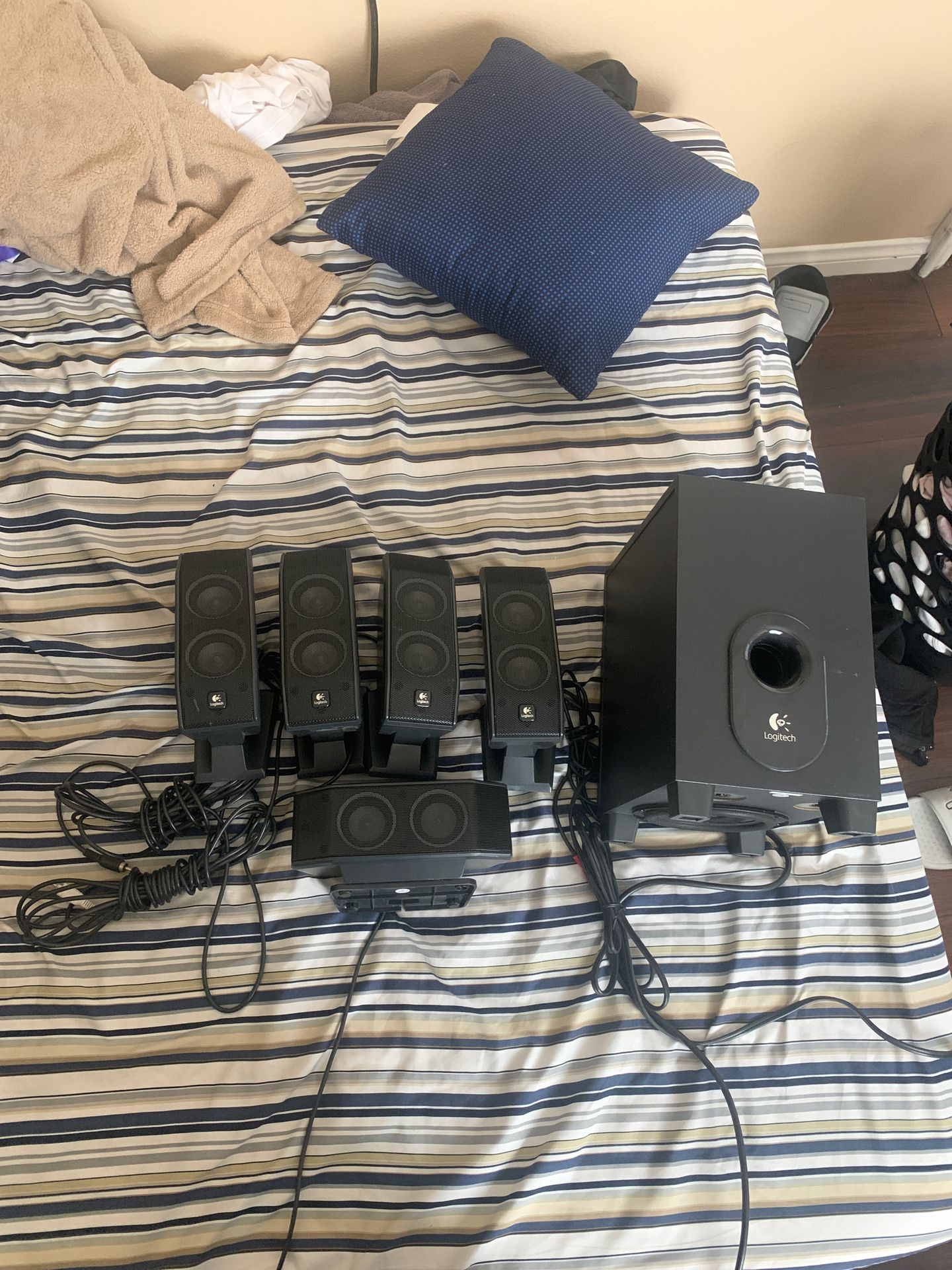 surround sound system MAKE OFFERS HIGHEST OFFER GETS IT