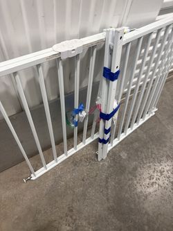 Extendable baby gate
