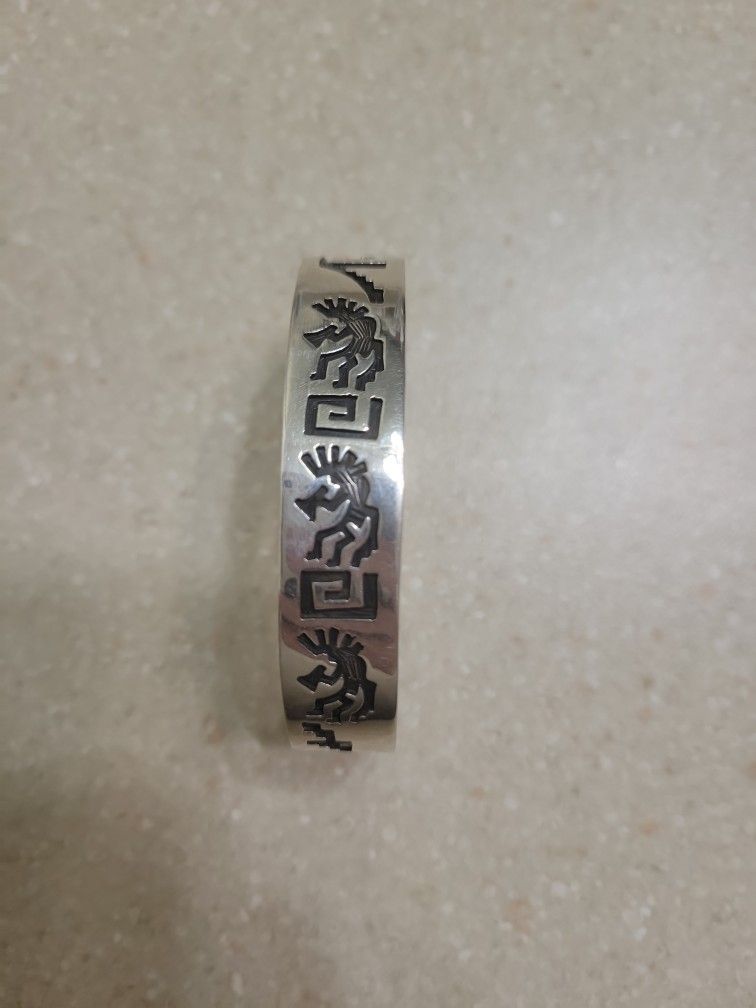 Vintage Sterling Silver Bracelet. Weight Is 33.7 Grams
