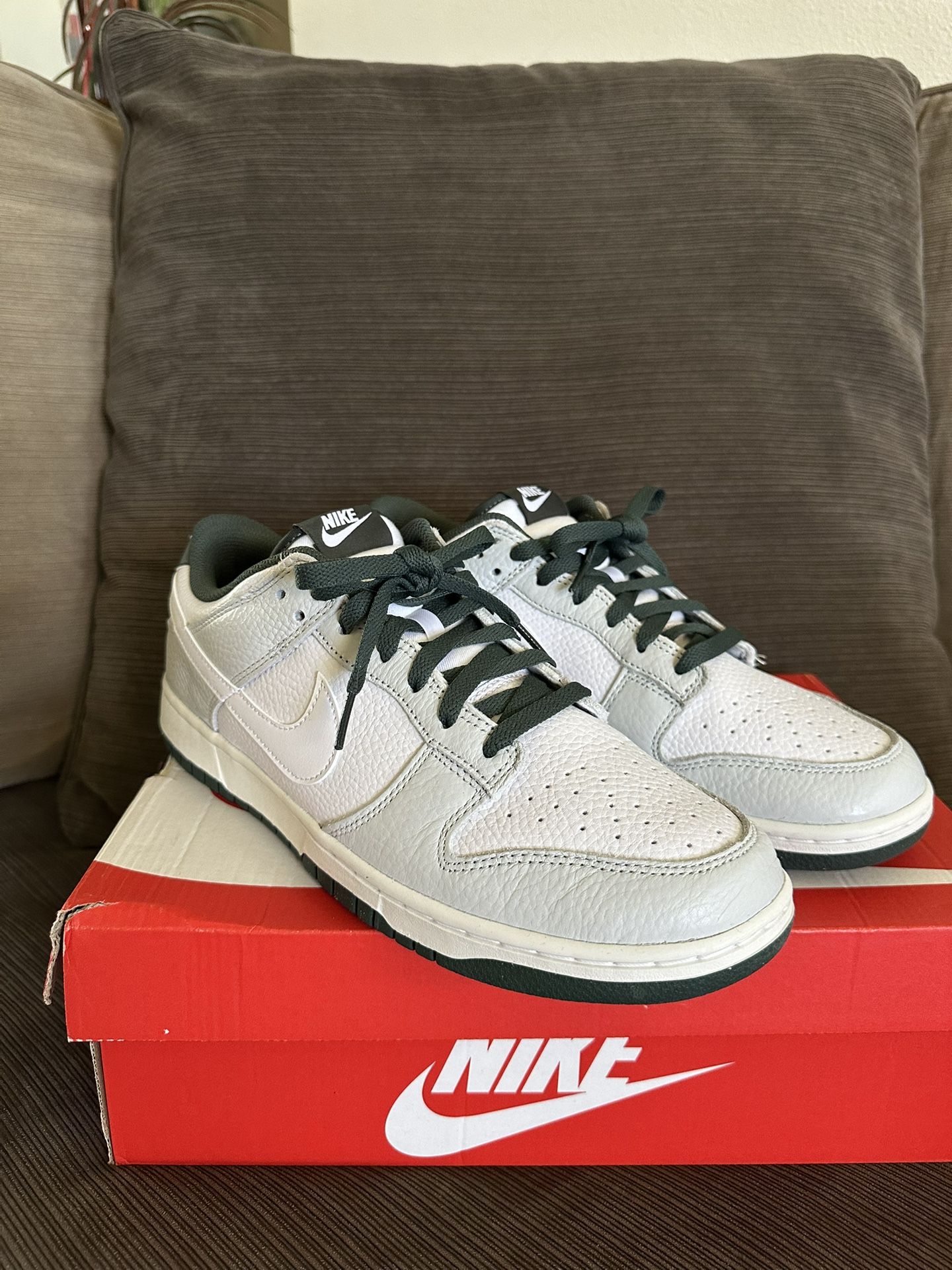 Nike Dunk Low Retro SE ‘Photon Dust Vintage Green’
