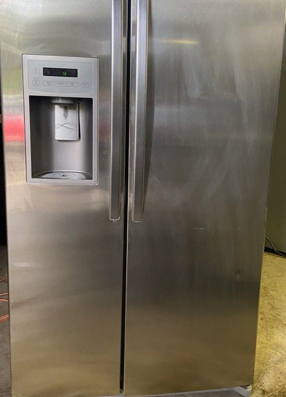 Super Nice Clean Stainless Steel Kenmore Side-by-side Refrigerator