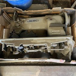 JUKI Industrial Sewing Machine With Table 