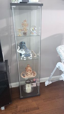 Show glass cabinet