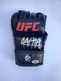 Khabib Nurmagomedov Signed UFC Glove PSA Authenticated Autographed MMA Fighter