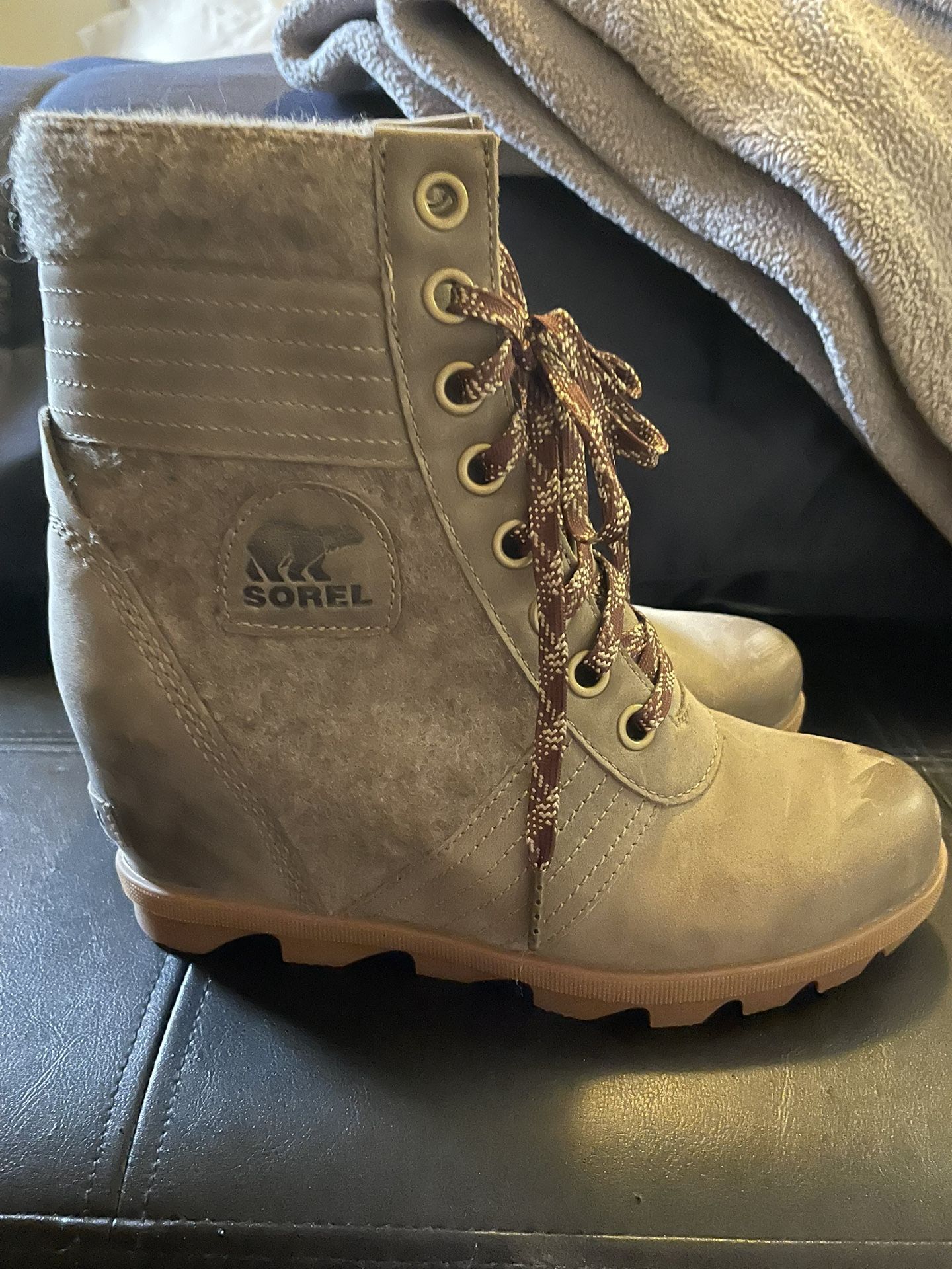Sorel Lexi Wedge Boots Size 9
