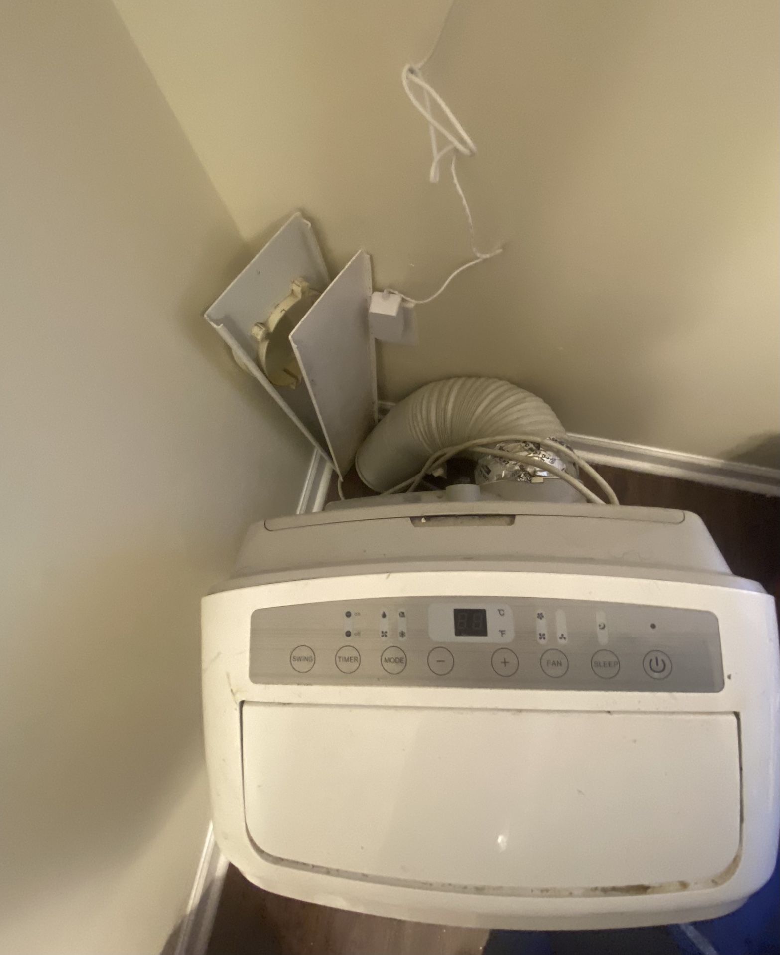 Office Air Conditioner ( PRICE NEGOTIABLE)