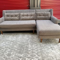 Sectional Couch !! West Elm !! Delivery Available 🚚!! 91” Length x 35” Height x 38” Depth ( 62” Depth Chaise)