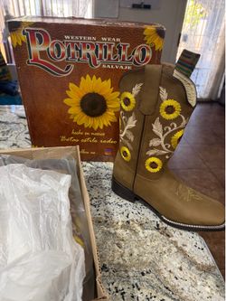 Brand new boots size 9.5 never used $170 cash no delivery