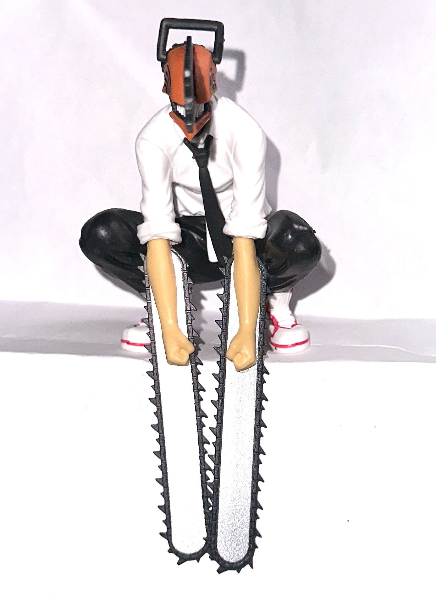 Chainsaw Man Squating Statue  Denji
