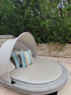 Sienna Oval Daybed cover included