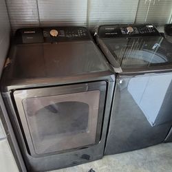 New Open Box Samsung Large Capacity Top Load Washer And Gas Dryer Set In Black 
