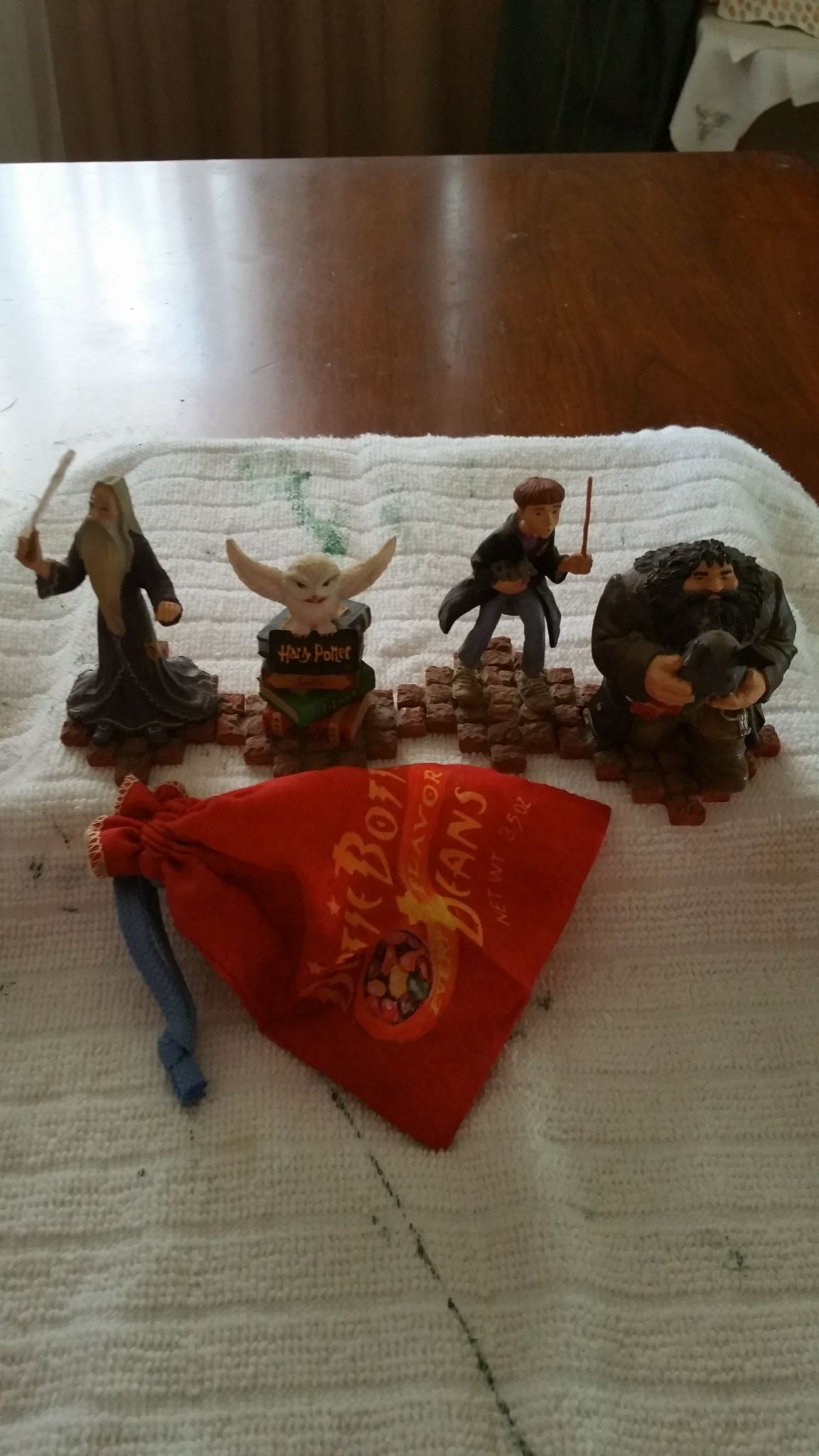 Harry Potter small ceramic figure with sack with jewels