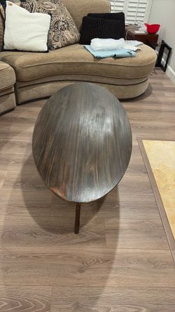 Oval coffee table