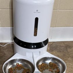  5G WiFi Pet Feeder for Two Cats or Dogs with Remote Control