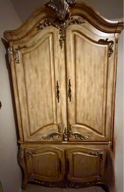 Vintage armoire/entertainment cabinet $375 OBO  Price is negotiable !
