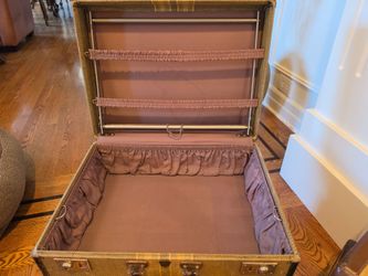 6 Vintage Suitcases