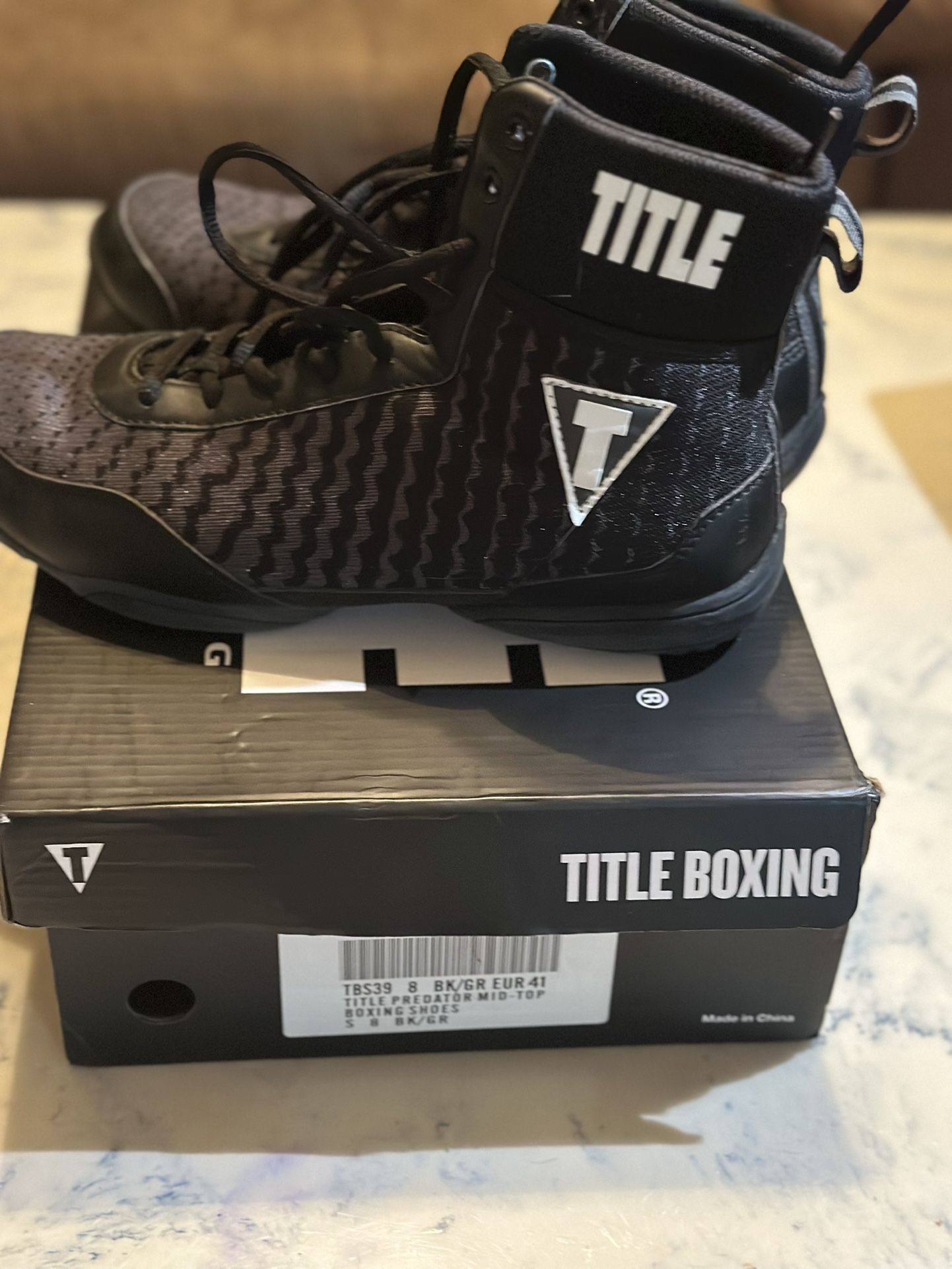 TITLE Boxing Shoes Size 8 Men