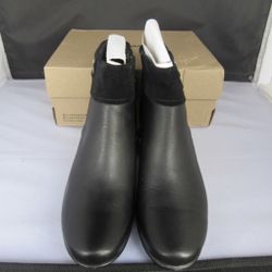 Clark ankle Boots. Size 8.5w
