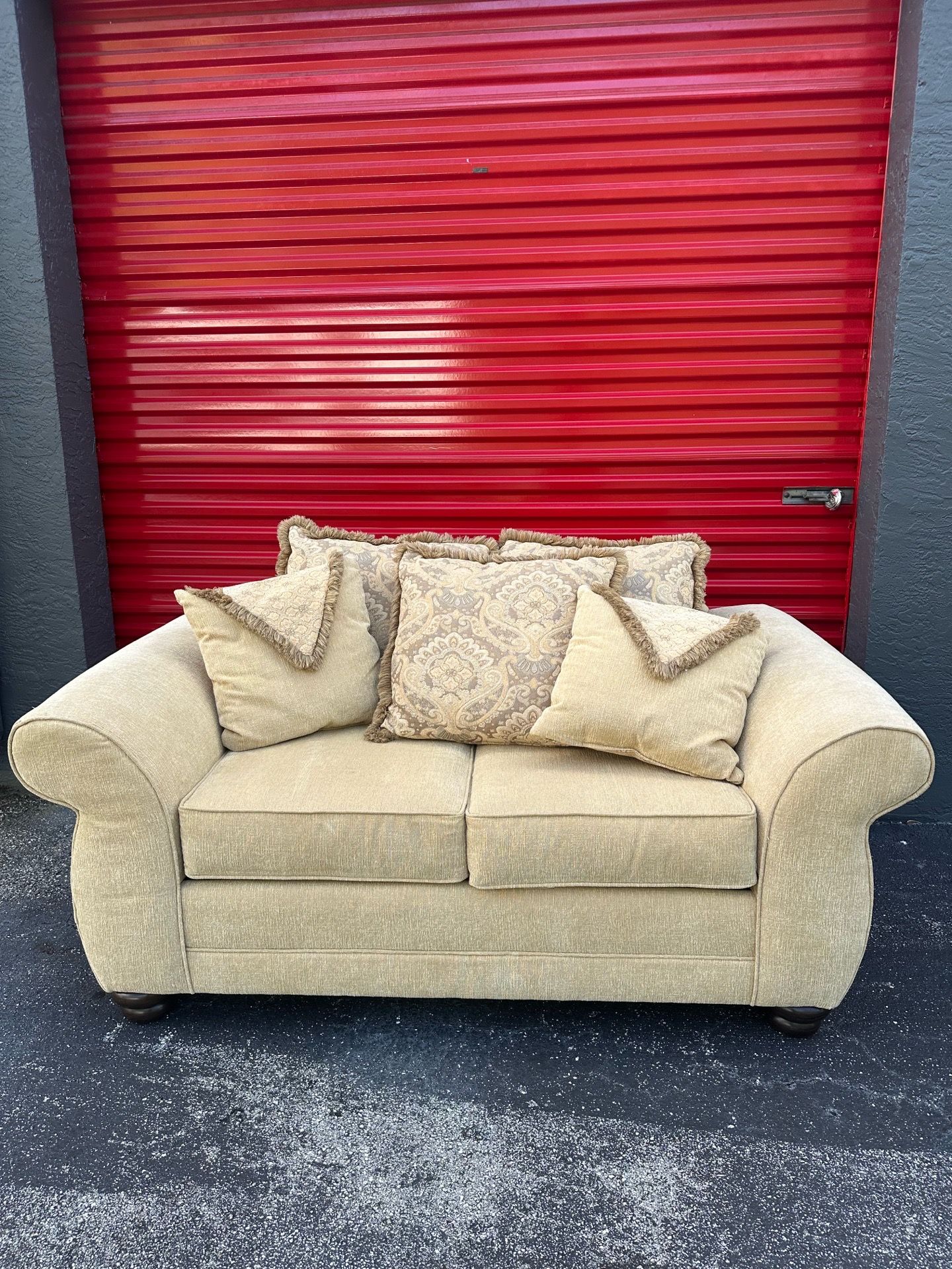 Loveseat and pillows in great condition