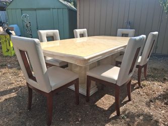 Dining table / Mesa