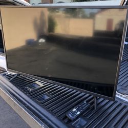 Insignia TV With Remote