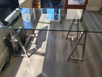 Glass desk/table