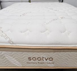 Like New! Saatva Memory Foam Hybrid Queen Mattress - Delivery Available!