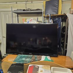 SHARP AQUOS Quattron LC-60LE832U