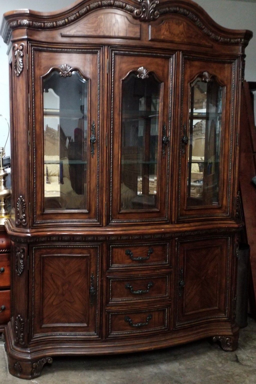 BEAUTIFUL CHINA CABINET WITH LIGHT