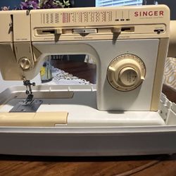 Vintage Singer Sewing machine 