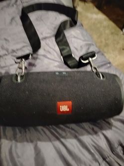 JBL Xtreme 2 WATERPROOF SPEAKER w/charging cord