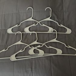 5pk Plastic Hangers Grey