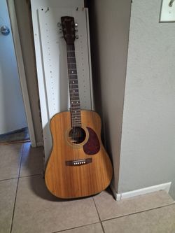 !!!!!court guitar has new strings easy to play