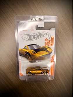 HOT WHEELS ID CHASE CAR PAGANI HUAYRA GOLD