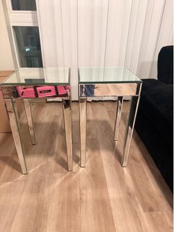 Set of 2 Mirrored Pedestal Side Tables