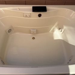 Whirlpool Jacuzzi Bathtub 