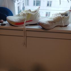 Niki Flux Running Shoe Woman's 8