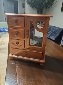 Jewelry cabinet