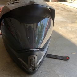 Motorcycle helmet