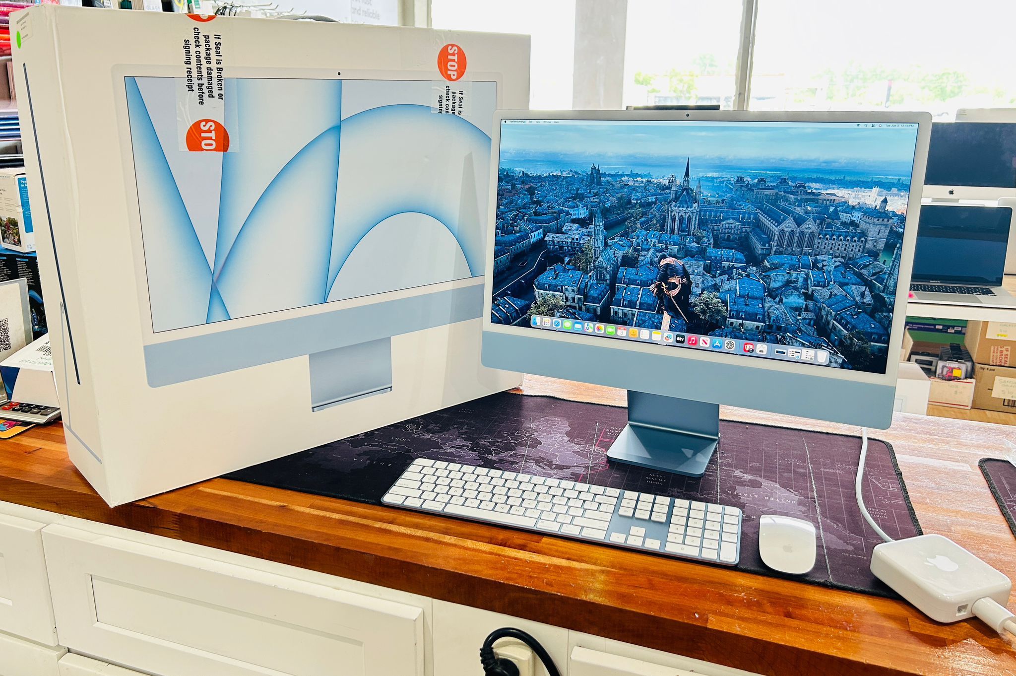 IMAC 24-Inch 2021 Apple M1 16GB 256GB Like New In Box With Keyboard and Mouse