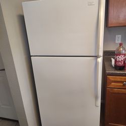 Whirlpool Fridge With Working Ice Maker 